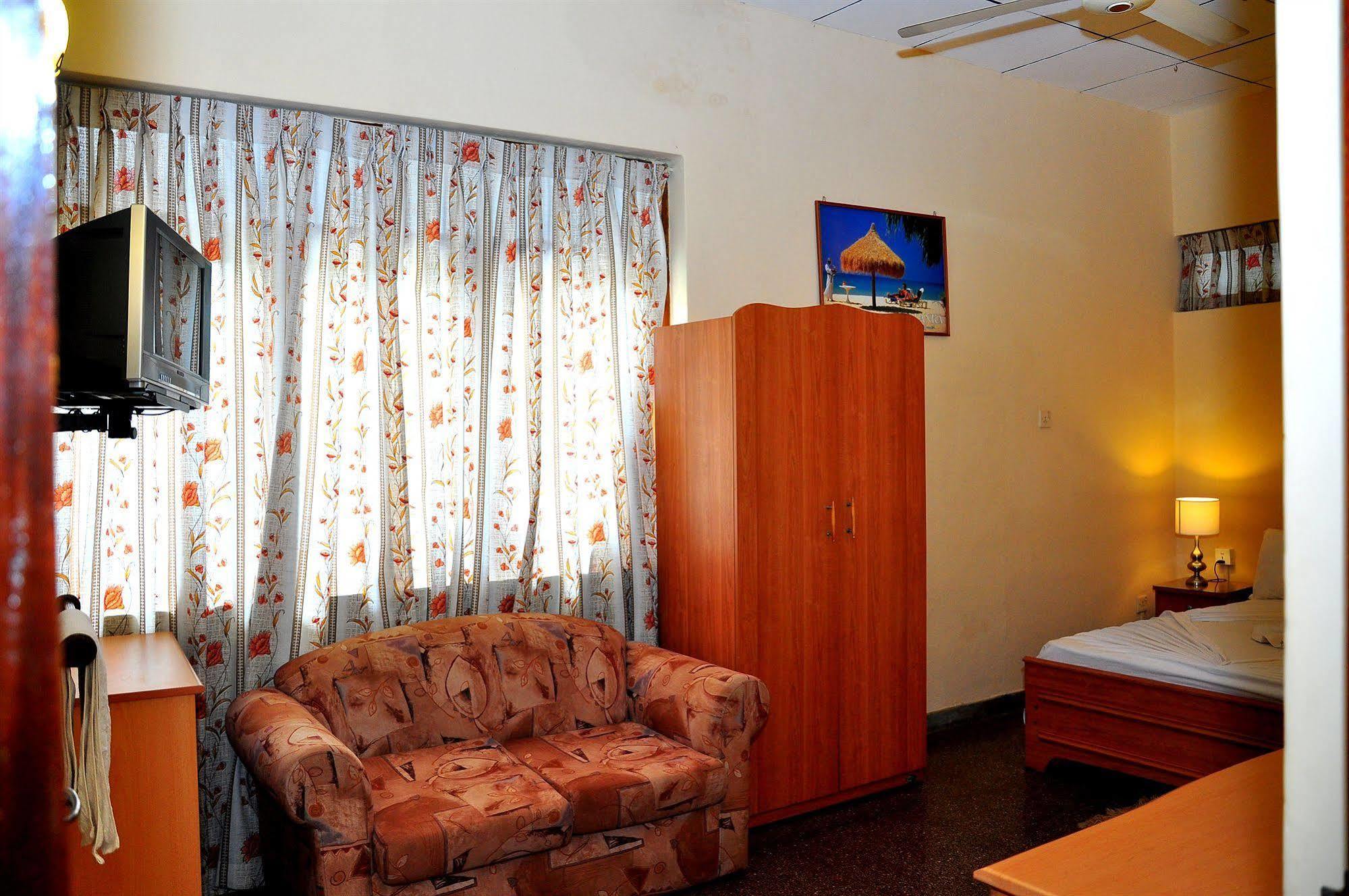 Hotel Milano Tourist Rest Anuradhapura Zewnętrze zdjęcie